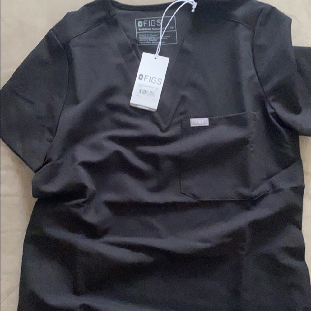 Figs scrub top